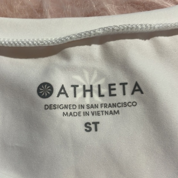 Elegant White Sleeveless Dress - Picture 3 of 9